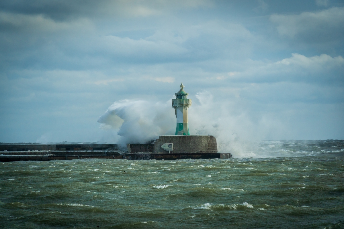 Leuchtturm Sassnitz im Sturm